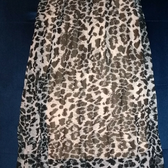 Pleated, Leopard Print Handkerchief-Cut Midi-Skirt - Picture 4 of 16